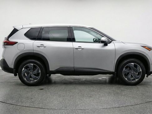 Used 2025 Nissan Rogue SV AWD/4WD image 11