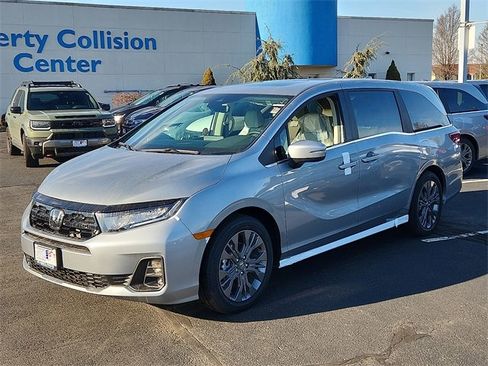 New 2026 Honda Odyssey Touring image 3