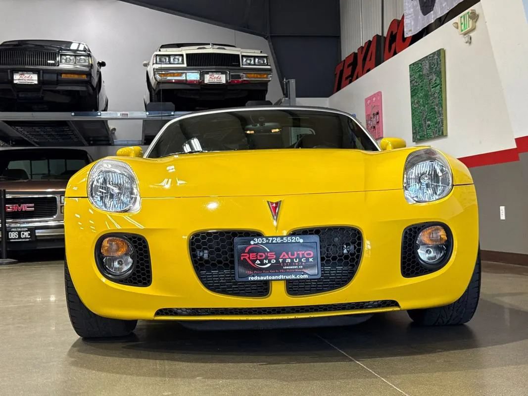Used 2007 Pontiac Solstice GXP w/ Premium Package RWD image 36