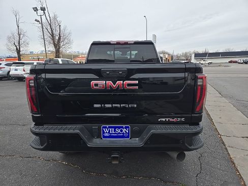 Used 2025 GMC Sierra 2500 AT4X image 6