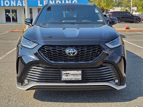 Used 2022 Toyota Highlander XSE AWD/4WD image 2