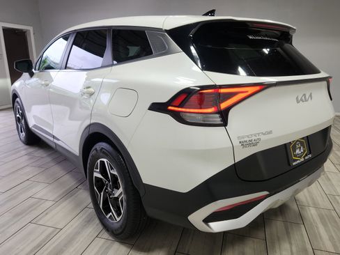 Used 2024 Kia Sportage LX FWD image 3