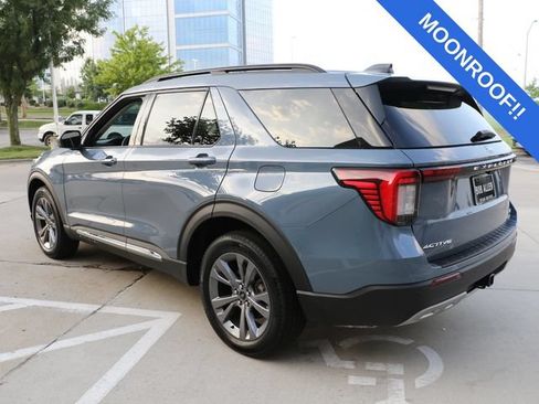 Used 2025 Ford Explorer Active w/ Active Comfort Package AWD/4WD image 5
