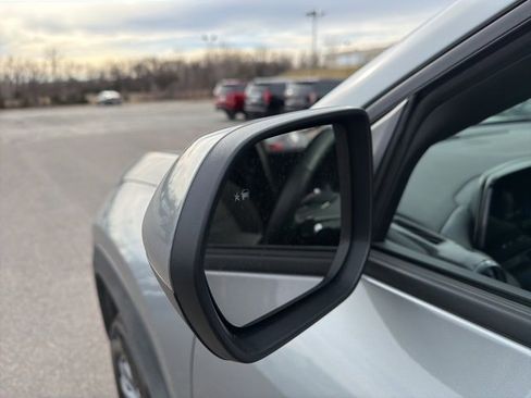 Used 2025 Chevrolet Equinox LT image 36