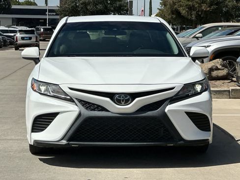 Used 2020 Toyota Camry SE FWD image 11