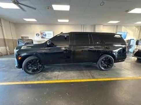 Used 2023 Cadillac Escalade ESV Sport w/ LPO, ONYX Package AWD/4WD image 7