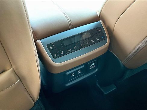 Used 2026 Nissan Pathfinder Platinum AWD/4WD image 12