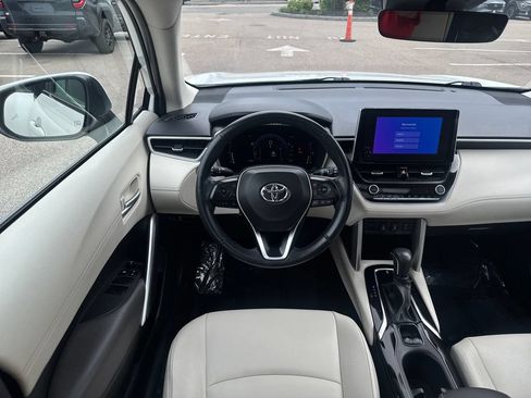 Used 2023 Toyota Corolla Cross XLE w/ Convenience Package AWD/4WD image 13