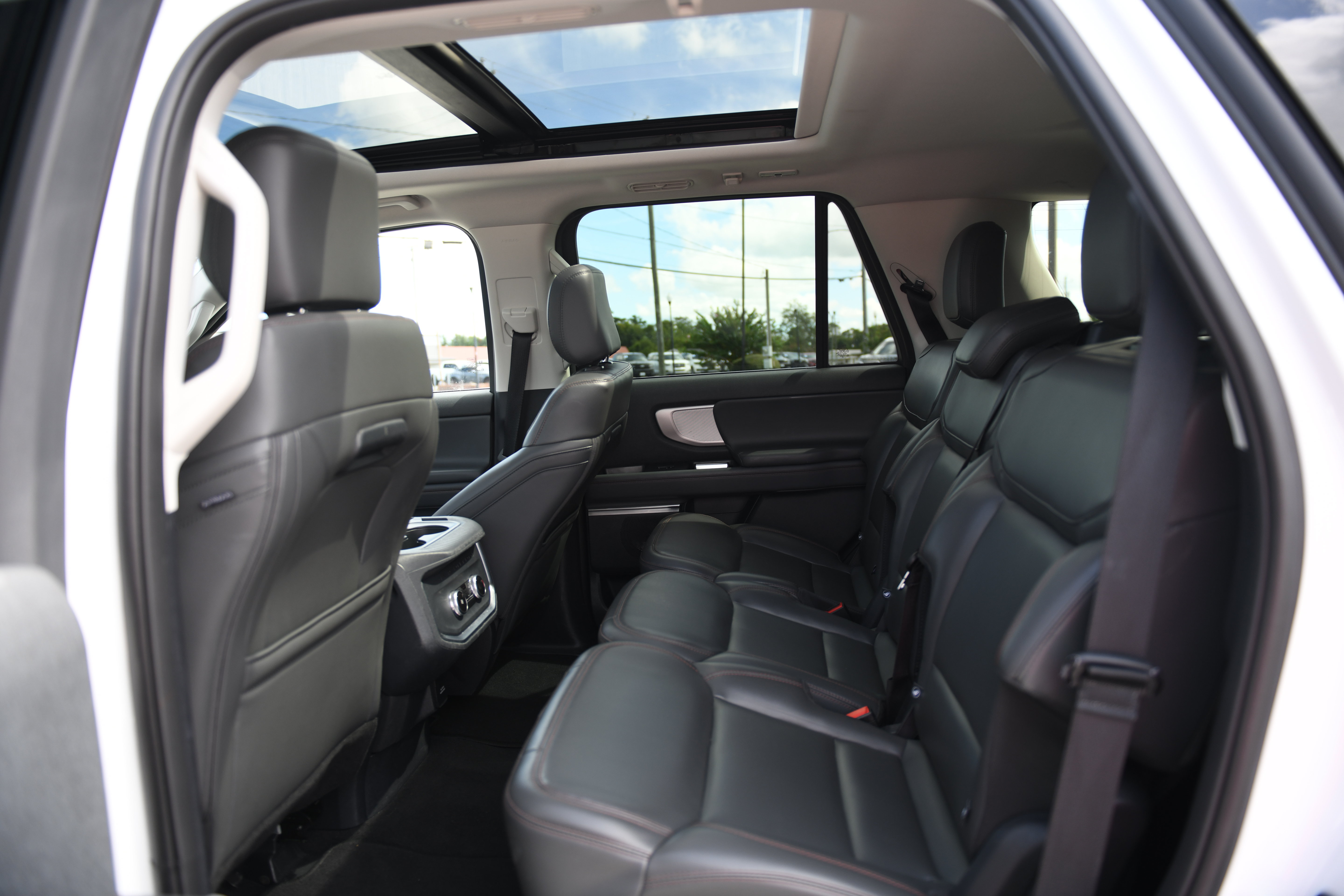 Used 2025 Ford Expedition Active AWD/4WD image 16