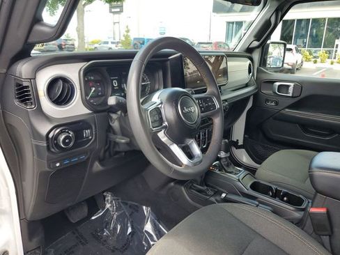 Used 2024 Jeep Wrangler Unlimited Sahara AWD/4WD image 19