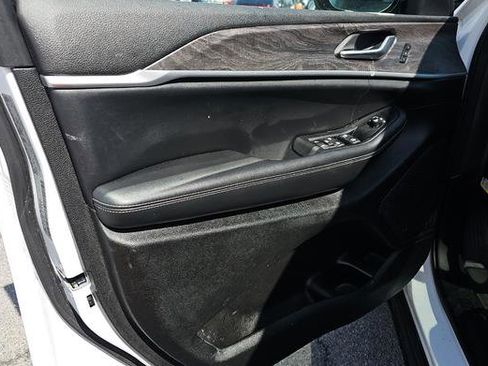 Used 2024 Jeep Grand Cherokee L Limited w/ Luxury Tech Group II image 8