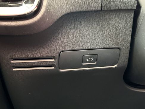 New 2026 Volvo XC40 B5 Ultra w/ Protection Package Premier image 18