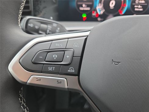 New 2026 Volkswagen Tiguan SE image 17