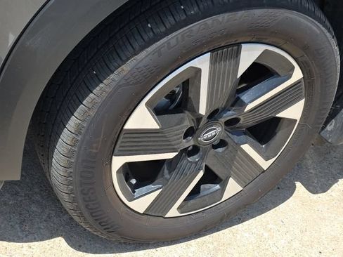 Used 2025 Nissan Kicks SV AWD/4WD image 10