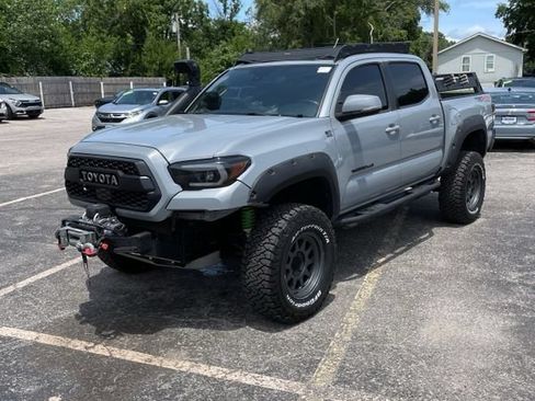 Used 2018 Toyota Tacoma TRD Off-Road AWD/4WD image 4
