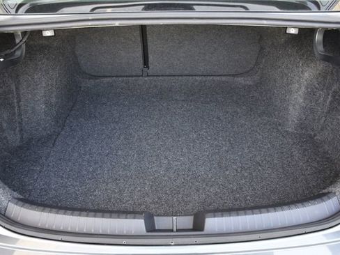Used 2025 Volkswagen Jetta SE FWD image 29