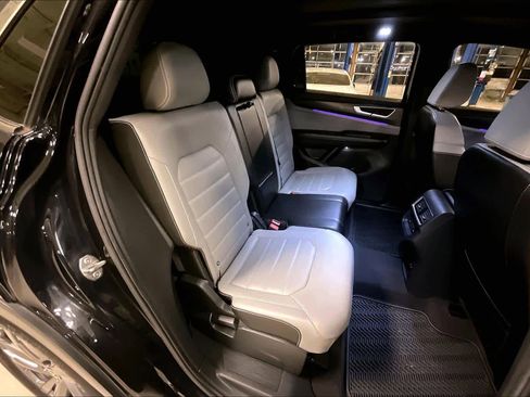 Used 2024 Volkswagen Atlas Cross Sport SEL R-Line image 18