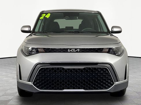 Used 2024 Kia Soul LX w/ Option Group 015 FWD image 2