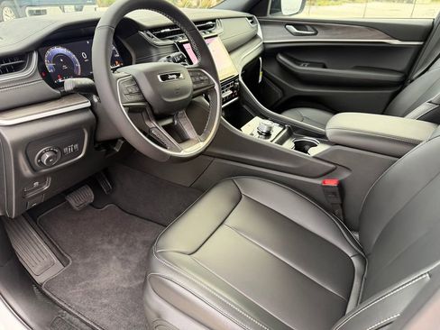 New 2025 Jeep Grand Cherokee L Limited image 11