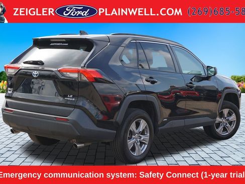 Used 2023 Toyota RAV4 LE AWD/4WD image 5