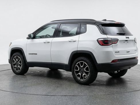 Used 2025 Jeep Compass Trailhawk w/ Trailer Tow Group AWD/4WD image 6