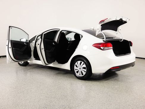 Used 2017 Kia Forte LX image 12