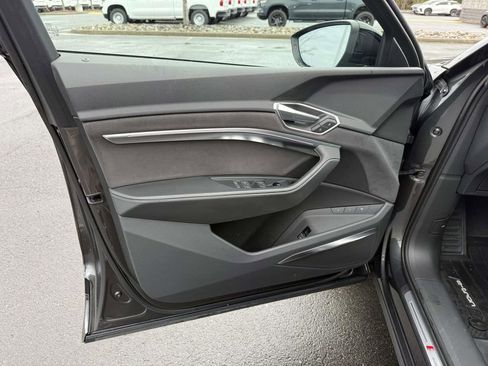 Used 2023 Audi e-tron S Prestige w/ Prestige Package image 12