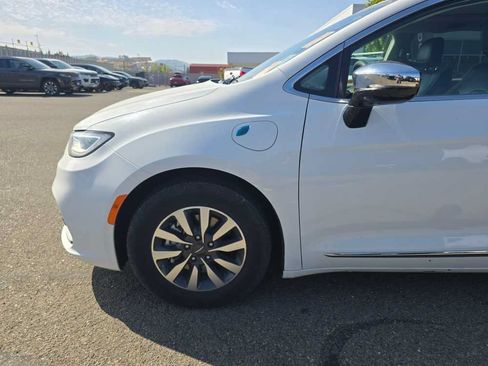 Used 2023 Chrysler Pacifica Limited FWD image 20