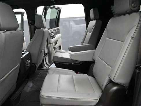 Used 2023 GMC Yukon XL SLT AWD/4WD image 23