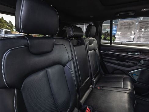 Used 2023 Jeep Grand Cherokee Overland w/ Rear Seat Video Group I AWD/4WD image 33