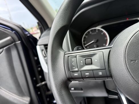 Used 2024 Nissan Rogue SV FWD image 16
