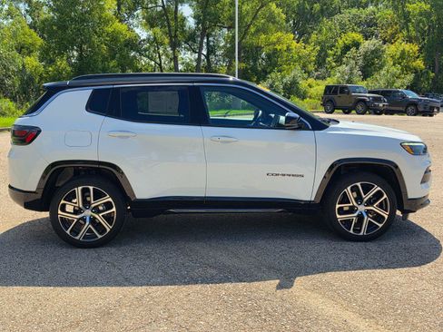 Used 2024 Jeep Compass Limited w/ Elite Group AWD/4WD image 2