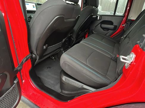 Used 2025 Jeep Wrangler Rubicon w/ Convenience Group image 23