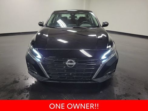 Used 2025 Nissan Altima 2.5 SV FWD image 3