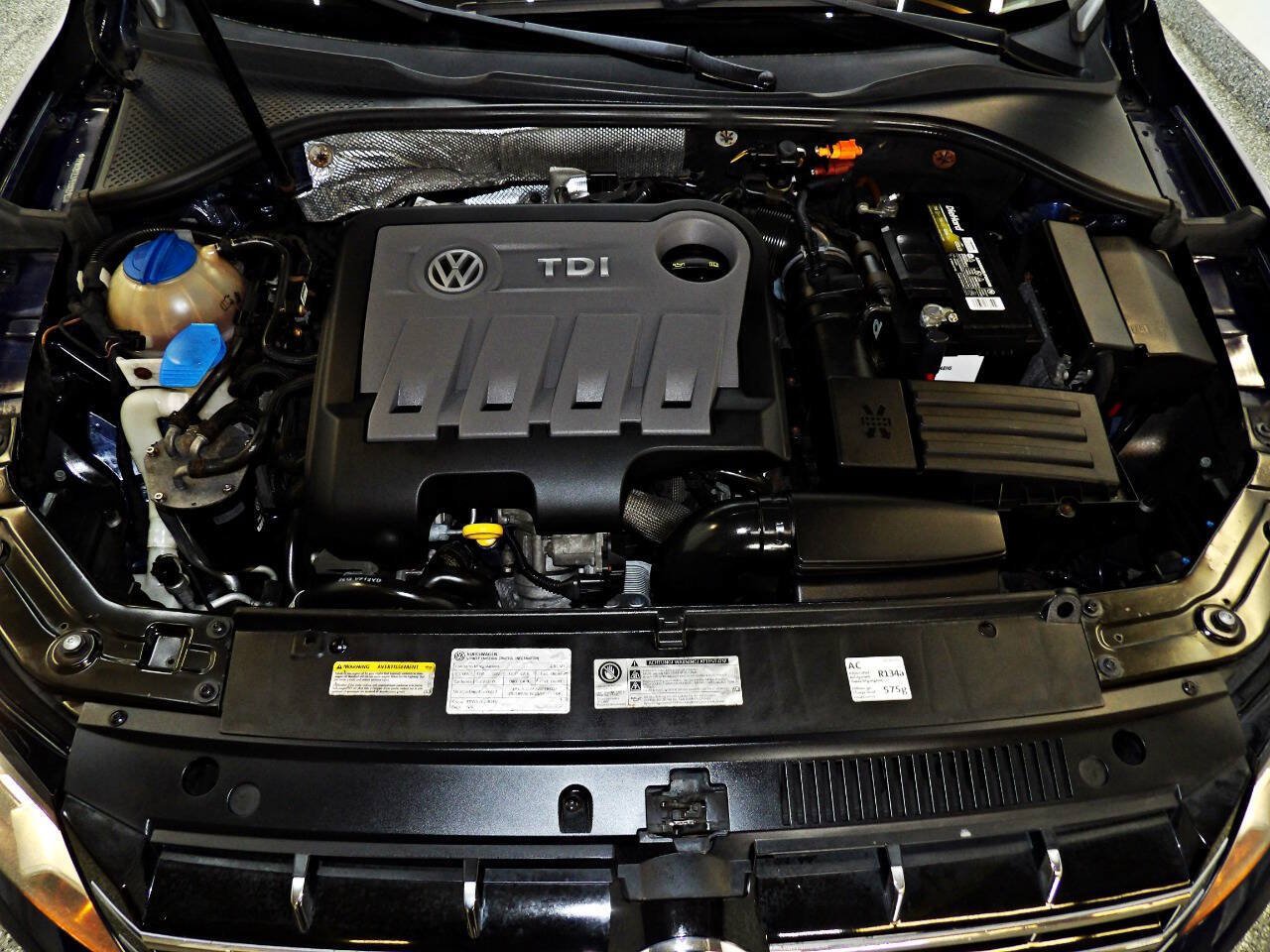 Used 2014 Volkswagen Passat TDI SEL Premium FWD image 22