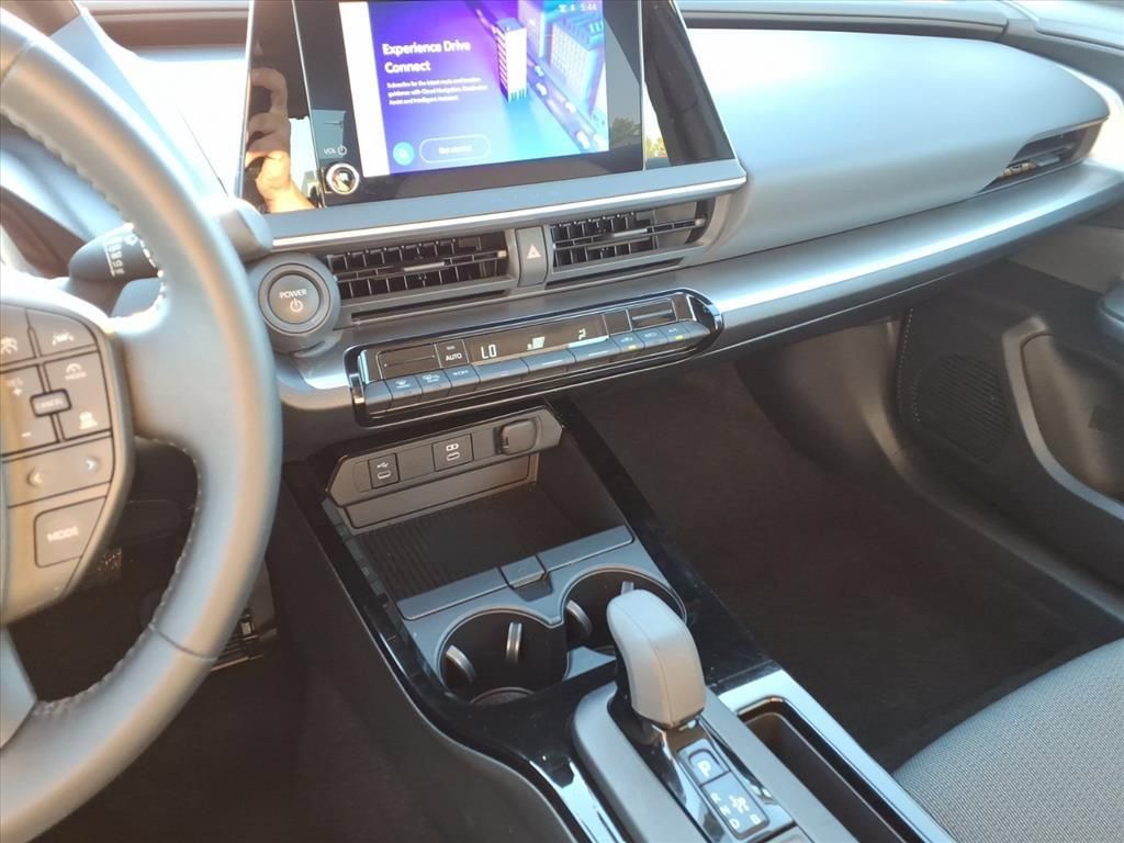 Certified 2025 Toyota Prius LE FWD image 26