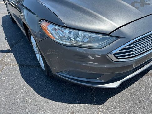 Used 2018 Ford Fusion SE FWD image 3