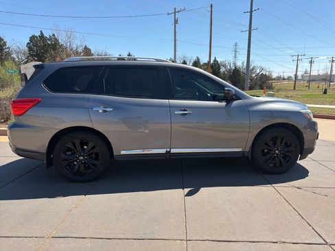Used 2017 Nissan Pathfinder Platinum w/ Midnight Edition Package image 7