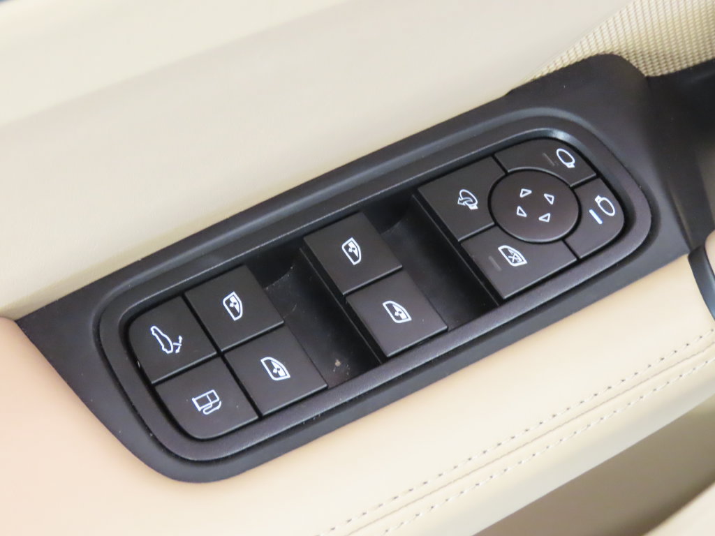 Used 2025 Porsche Cayenne S AWD/4WD image 39