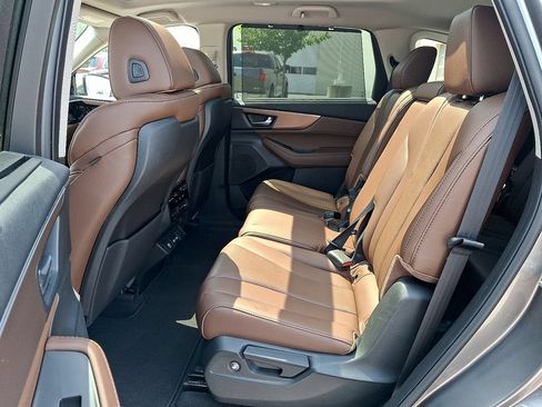 Used 2023 Acura MDX SH-AWD w/ Technology Package image 11