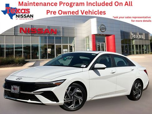 Used 2025 Hyundai Elantra SEL image 1