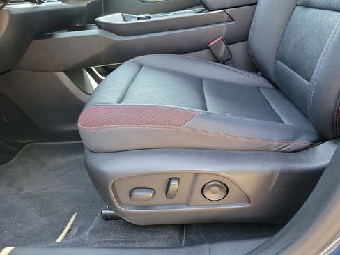 Used 2025 Chevrolet Equinox RS FWD image 24