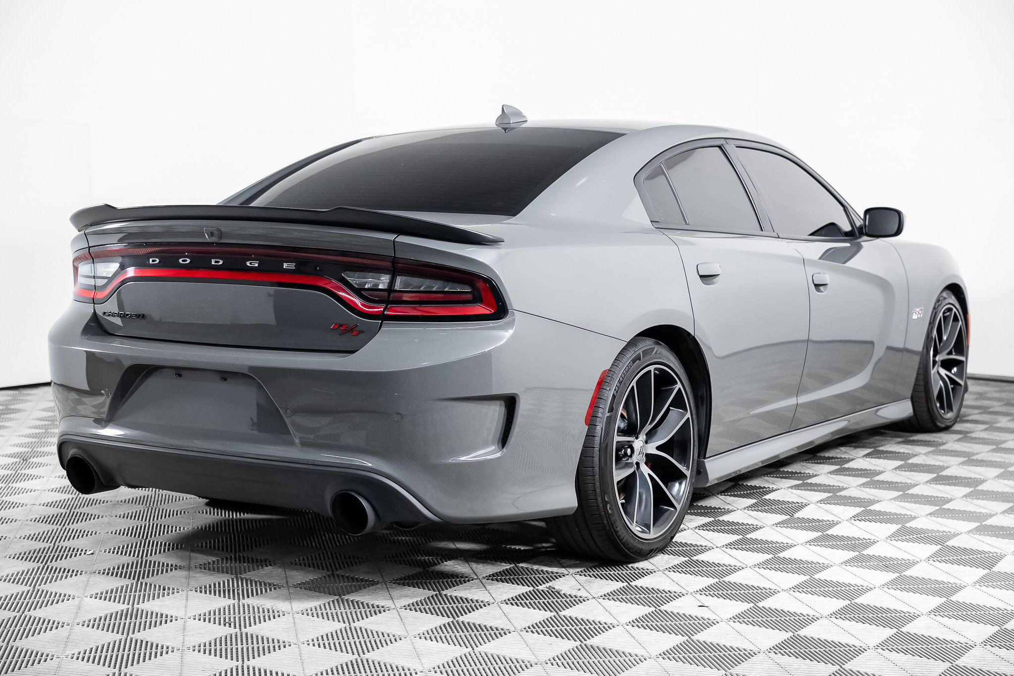 Used 2017 Dodge Charger R/T Scat Pack w/ Driver Confidence Group RWD image 25