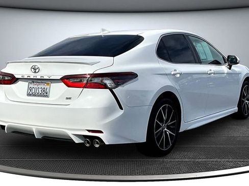 Used 2022 Toyota Camry SE image 6
