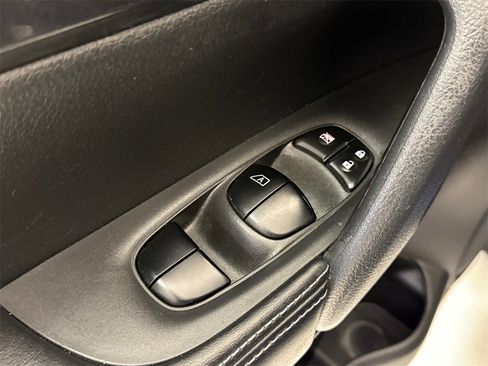 Used 2017 Nissan Rogue SV image 21