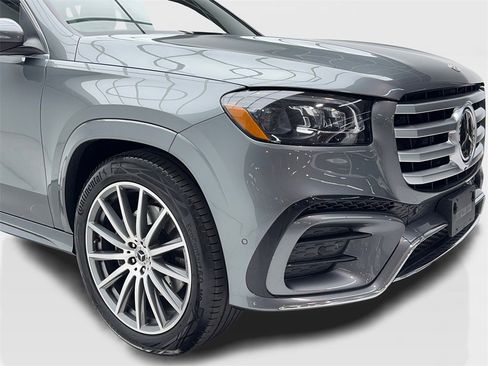 Used 2025 Mercedes-Benz GLS 450 4MATIC image 3