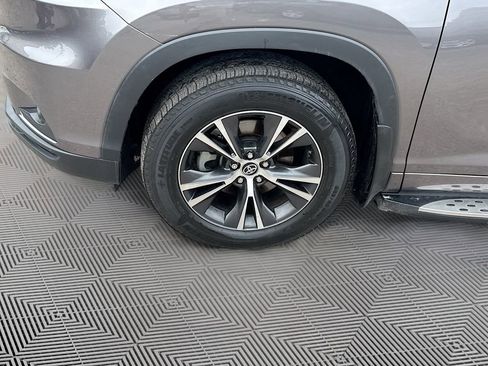 Used 2016 Toyota Highlander XLE FWD image 35