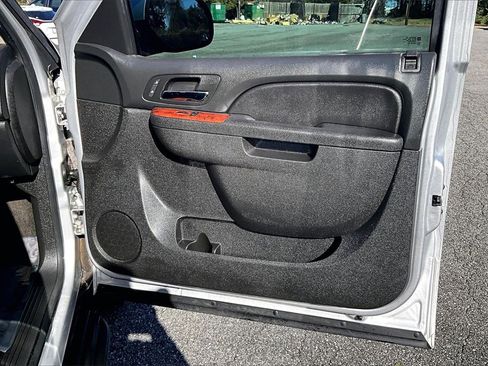 Used 2014 GMC Yukon XL SLT image 24