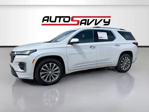 Used 2023 Chevrolet Traverse Premier FWD image 3
