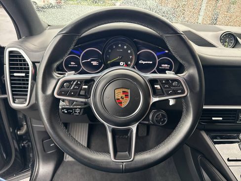 Used 2020 Porsche Cayenne E-Hybrid w/ Premium Plus Package AWD/4WD image 39